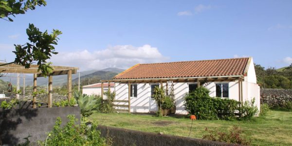 Kikis Azoren Ferienhaus und Blick auf Lago de Fogo